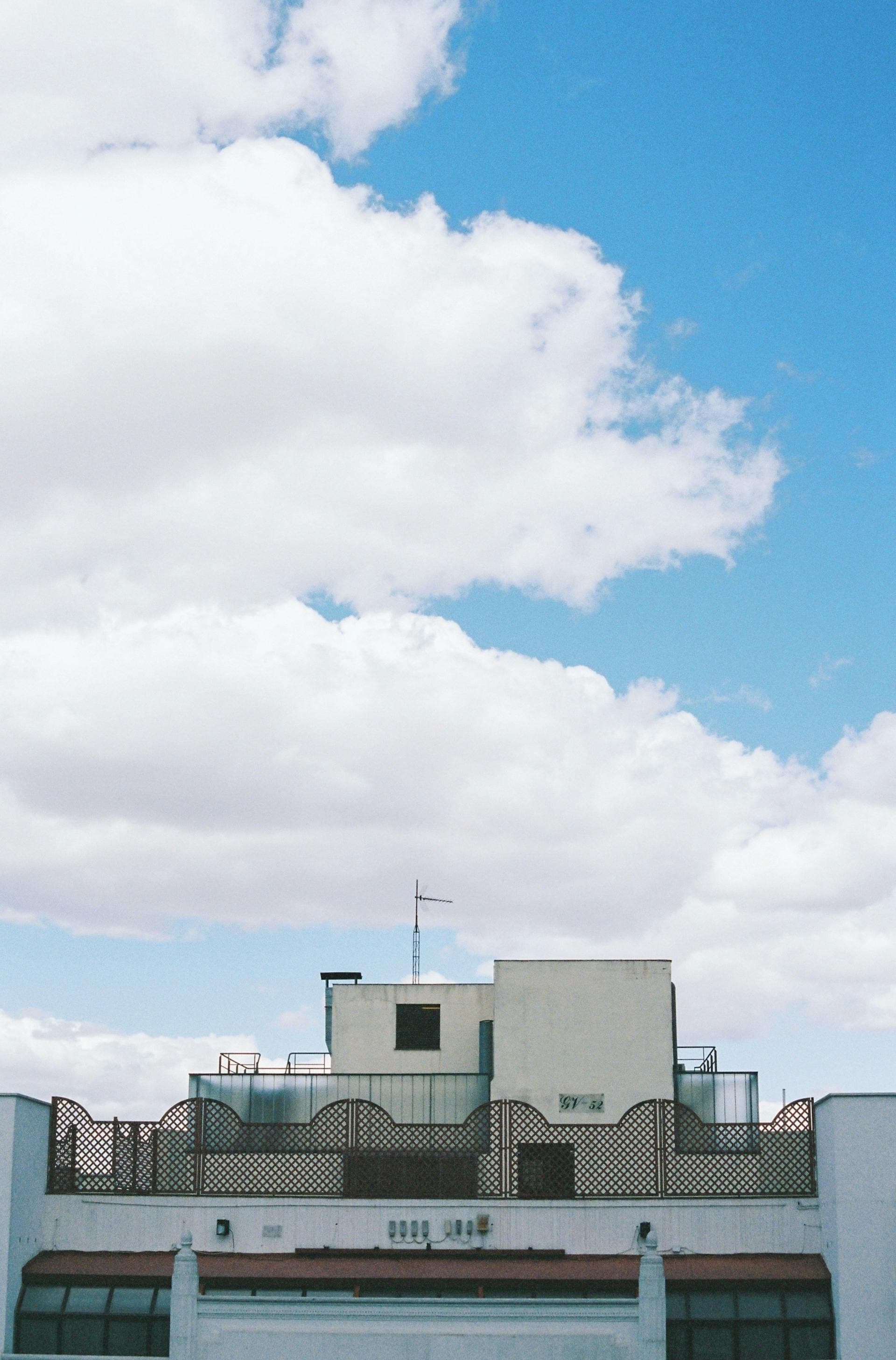 5 Flat Roof Problems Common in NYC Brownstones (And What to Do About Them)