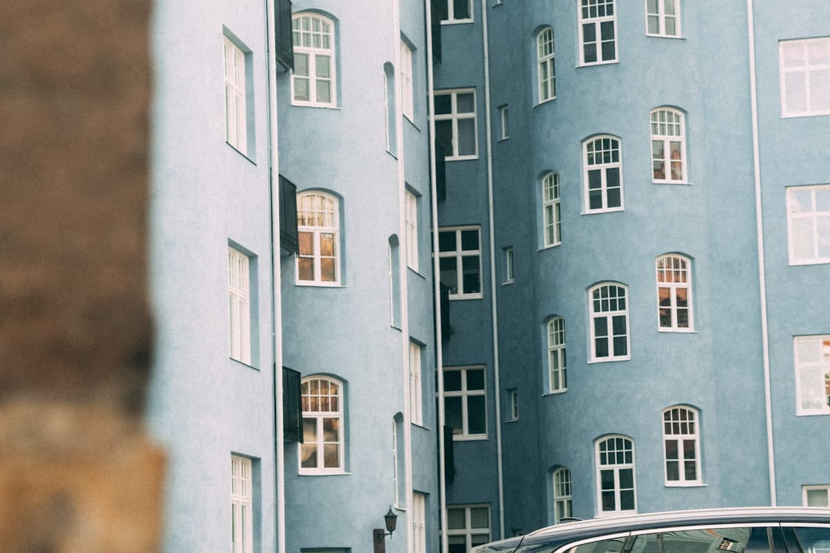 Polished concrete floor and window seat